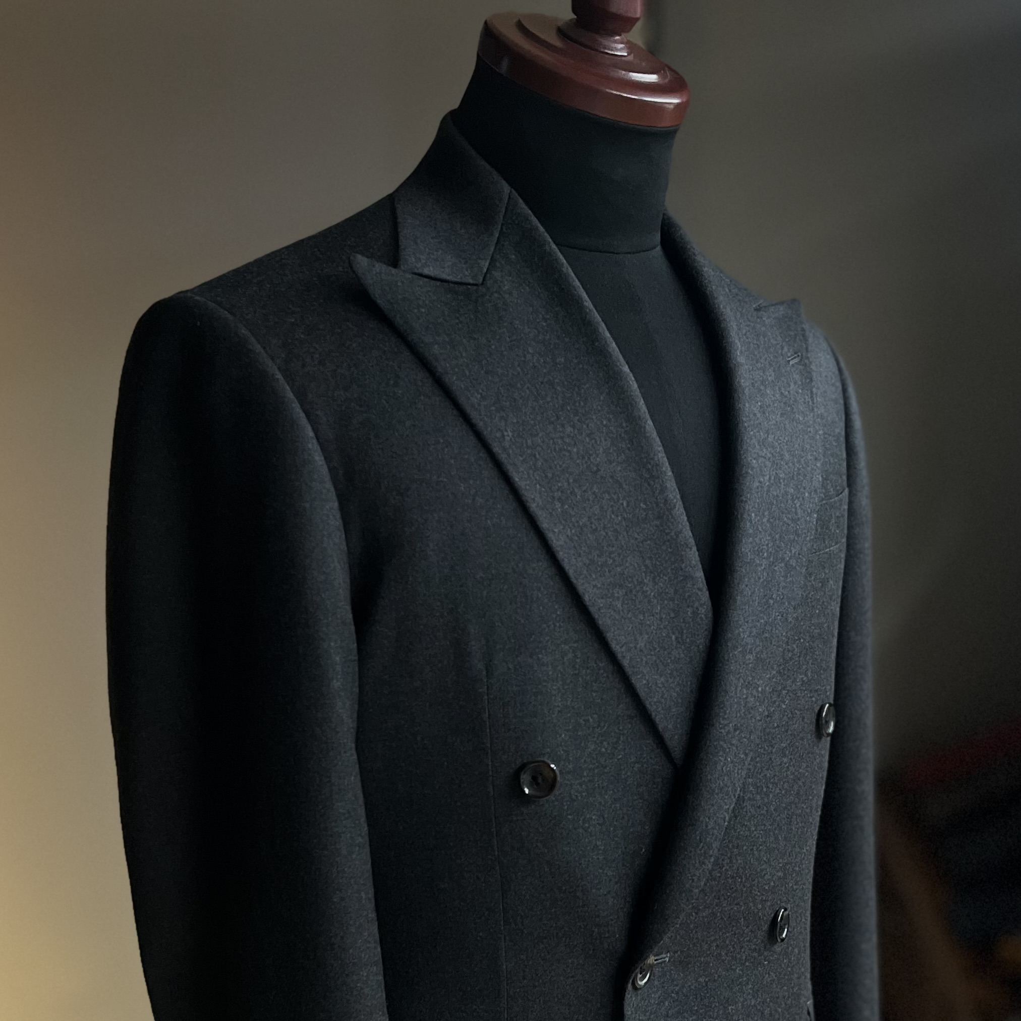 頬ずりしたくなる服地。その名は SKYFALL