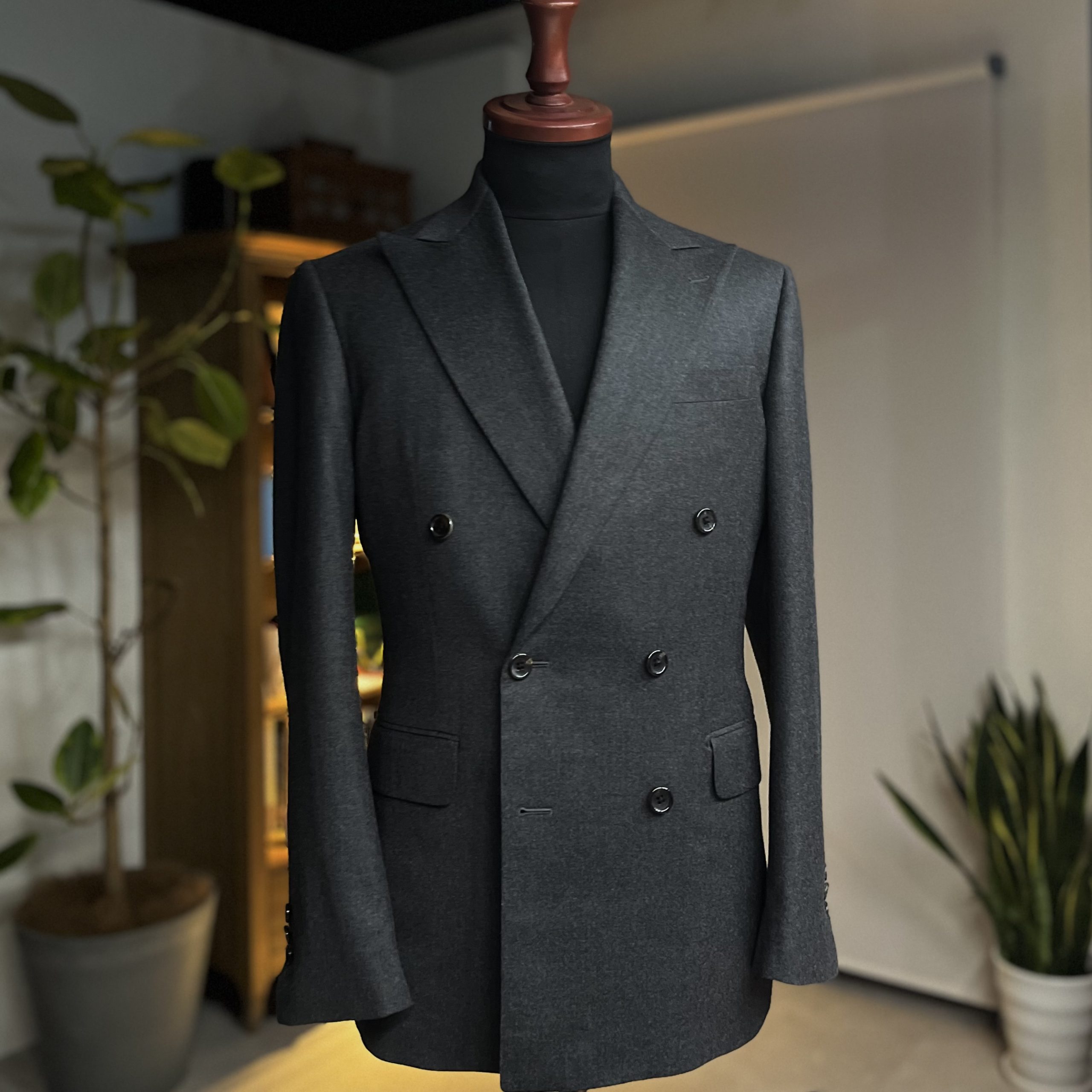 頬ずりしたくなる服地。その名は SKYFALL