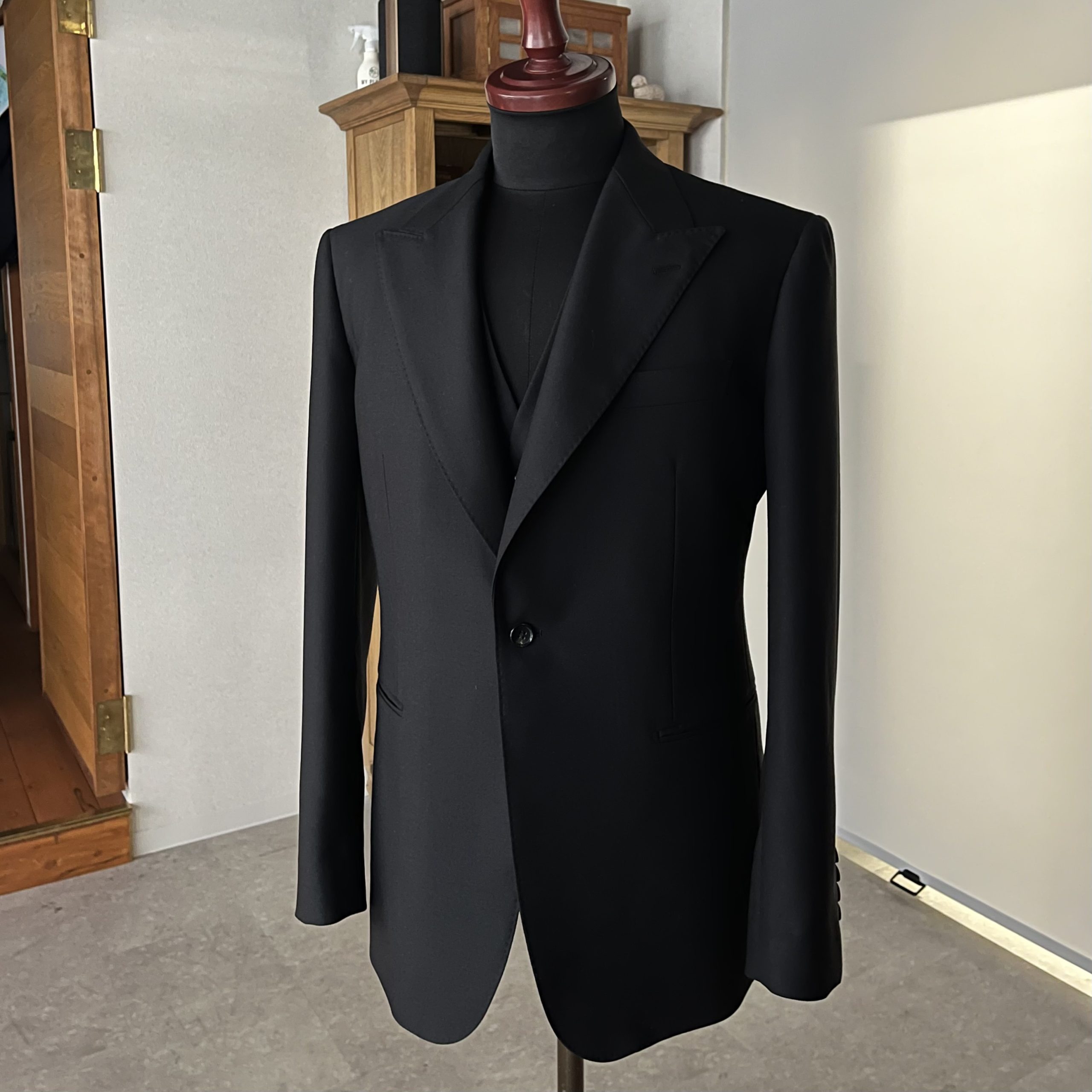 フォーマルシーンを引き立てる Barathea